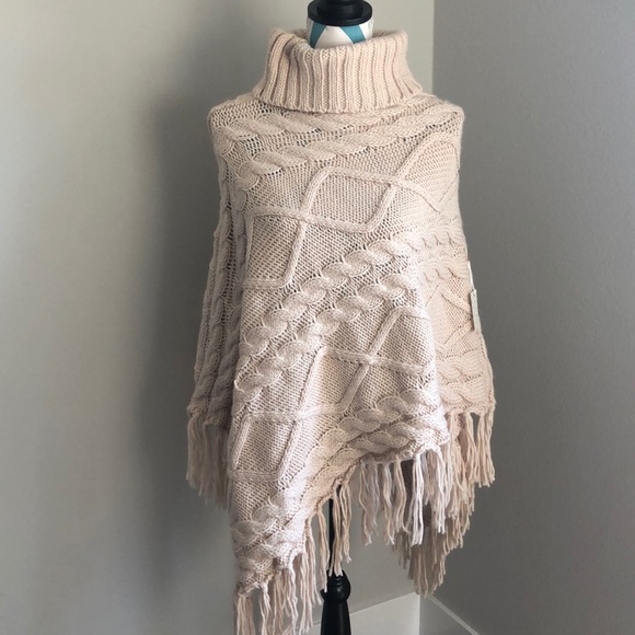 Forever 21 Sweaters - ☀️ Taupe poncho NWT